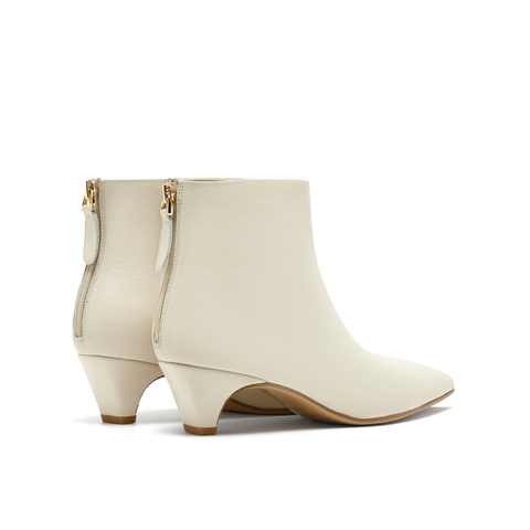 真美诗2025年冬季新款低调雅致纯色羊皮革时装女靴S345PDD5