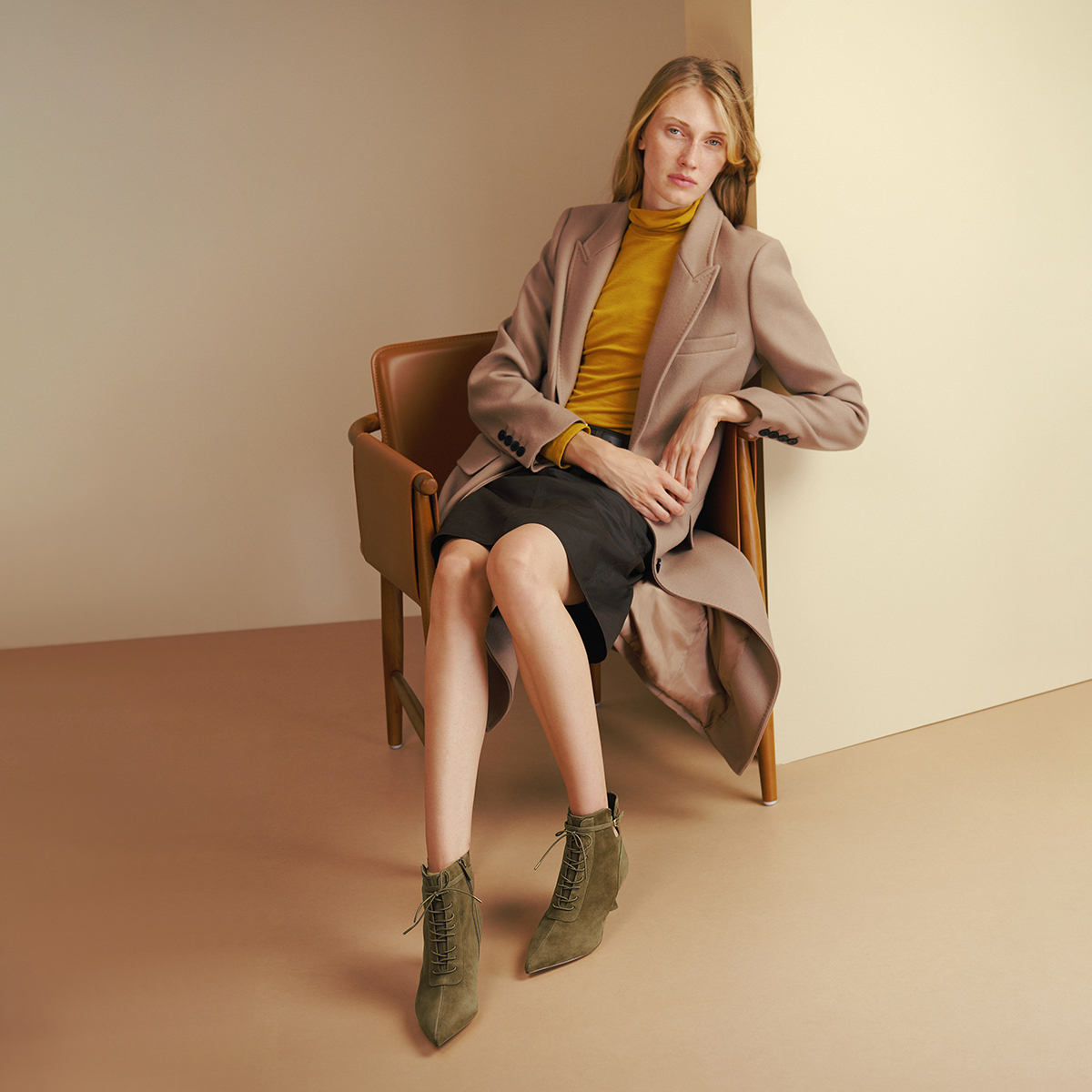 真美诗2025年秋季新款飒爽绑带软糯细腻羊皮时装靴YVA50DD5