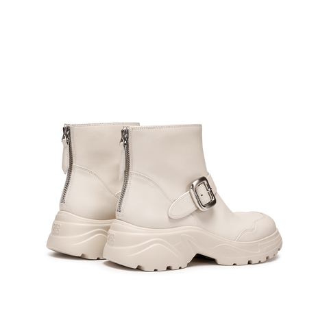 真美诗2025年冬季新款轻盈挺阔甜酷牛皮厚底时装靴YYM82DD5