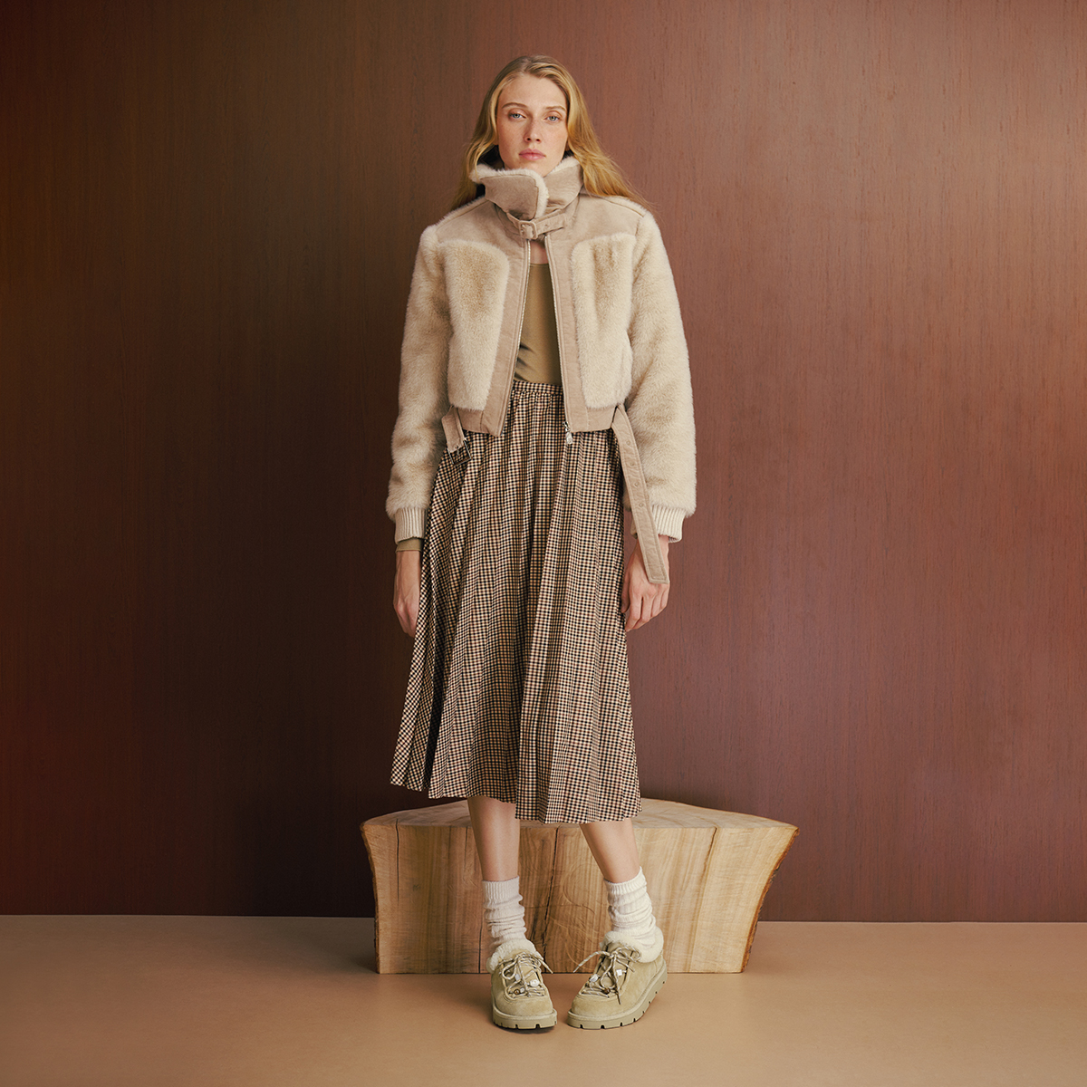 真美诗2025年冬季新款复古时髦树脂串珠绒绒雪地靴63228CM5