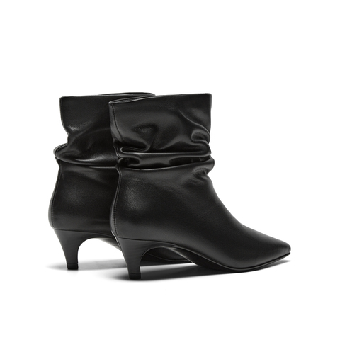 真美诗2025年冬季新款自然堆褶随性潇洒牛皮革尖头时装靴26683DZ5