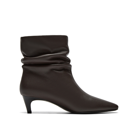 真美诗2025年冬季新款自然堆褶随性潇洒牛皮革尖头时装靴26683DZ5