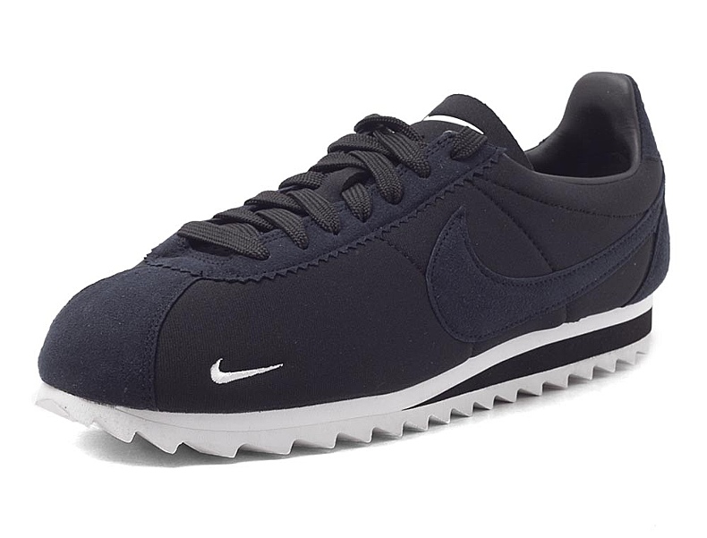 该公司总部位于美国俄勒冈州beaverton,由比尔·鲍尔曼和校友菲利浦