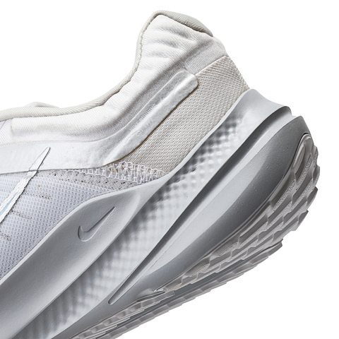 Nike耐克2023年新款女子WMNS NIKE QUEST 5跑步鞋DD9291-100