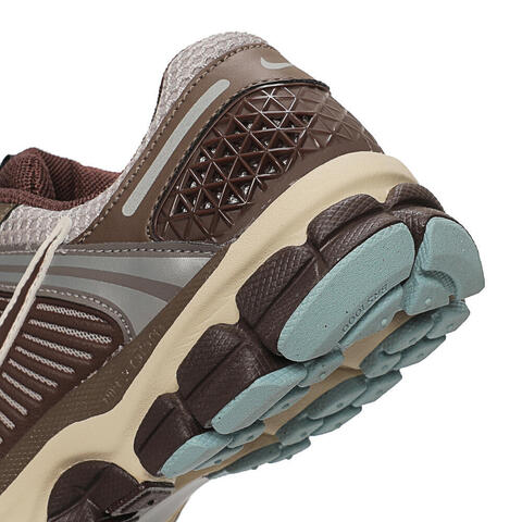 NIKE耐克2025女子W NIKE ZOOM VOMERO 5休闲FD9920-022