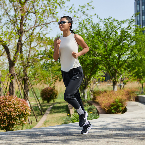 NIKE耐克2025女子W NK FAST DF MR 7/8 PANT梭织长裤FB7030-010