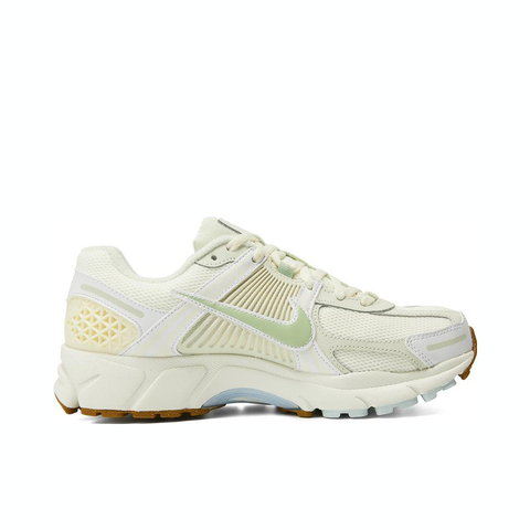 nike耐克2023年新款女子W NIKE ZOOM VOMERO 5板鞋/复刻鞋FV3638-171