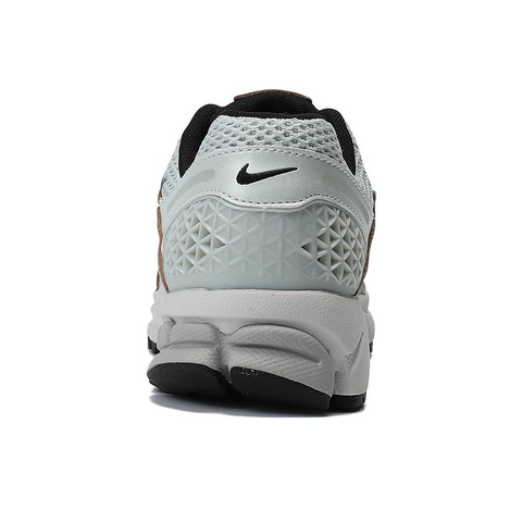 NIKE耐克2024女子W NIKE ZOOM VOMERO 5板鞋FN6742-001