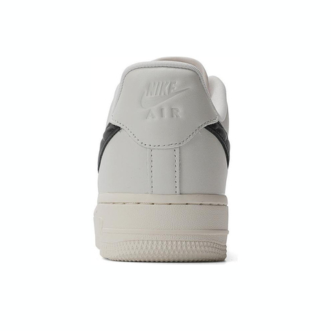 NIKE耐克2024女子WMNS NIKE AIR FORCE 1 '07板鞋/复刻鞋FV1182-001