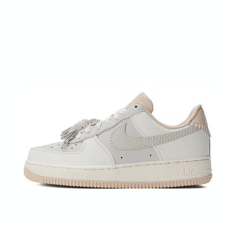 NIKE耐克2024女子WMNS AIR FORCE 1 '07休闲板鞋/复刻鞋HV1813-001