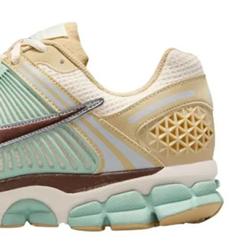 NIKE耐克2025男子NIKE ZOOM VOMERO 5 SE休闲IB2987-700