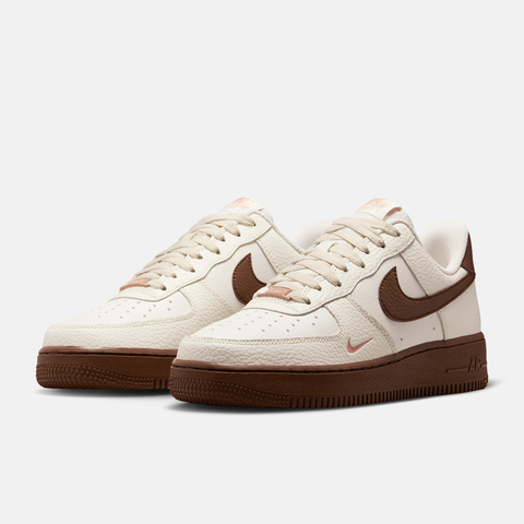 NIKE耐克2025女子W AIR FORCE 1 '07休闲IM3378-122