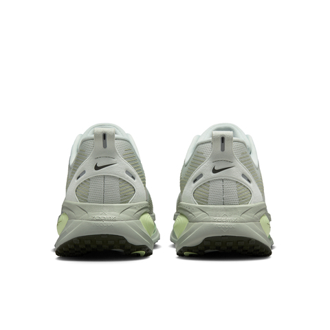 NIKE耐克2025男子NIKE VOMERO 18跑步HM6803-002