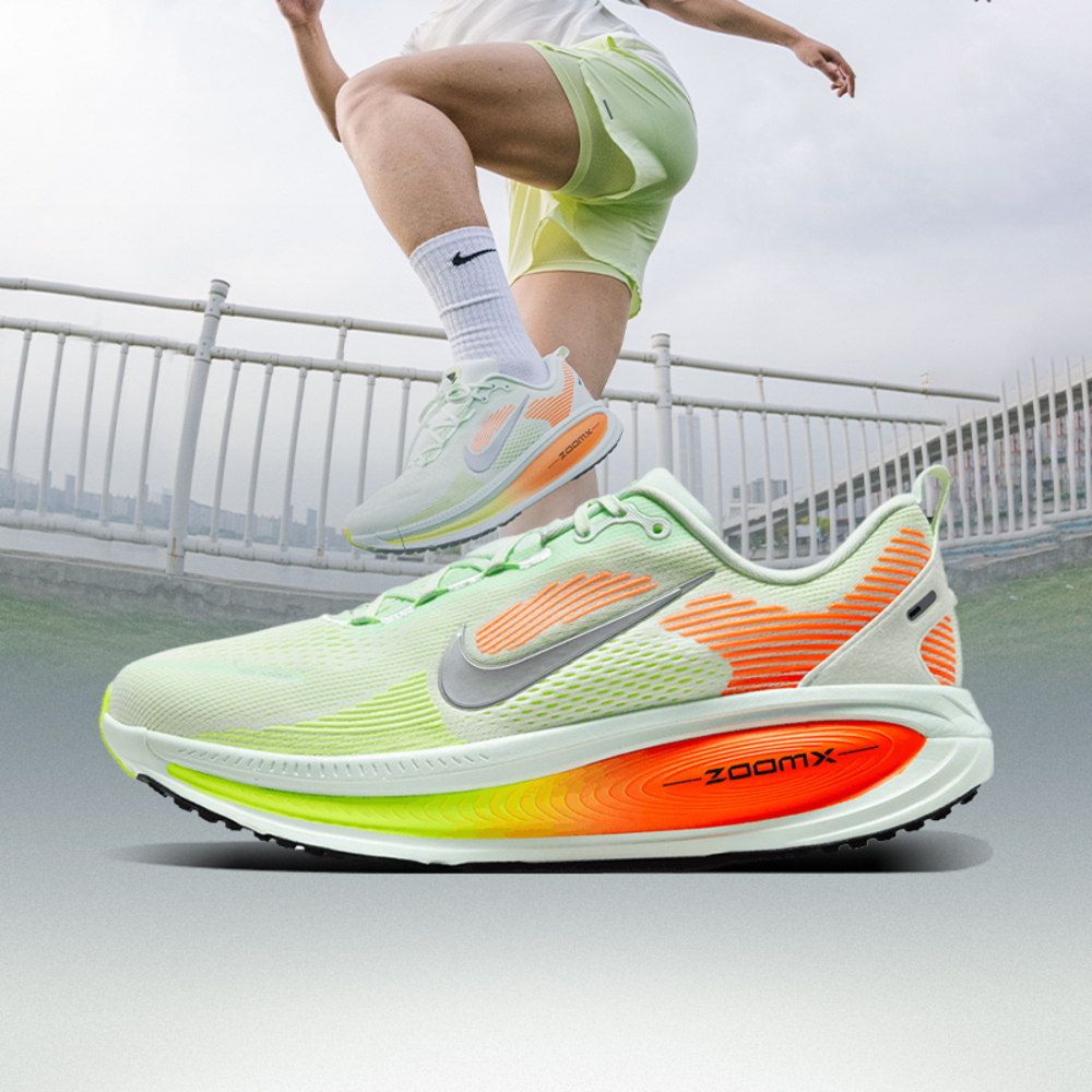 NIKE耐克2025男子NIKE VOMERO 18跑步HM6803-300