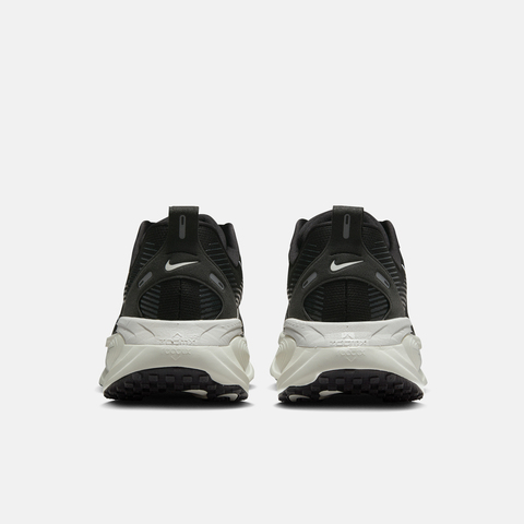 NIKE耐克2025男子NIKE VOMERO 18跑步HM6803-007