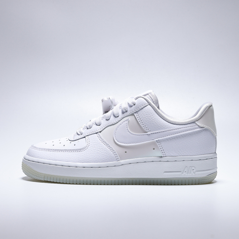 NIKE耐克2025女子W AIR FORCE 1 '07休闲IH3204-100
