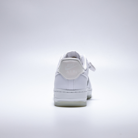 NIKE耐克2025女子W AIR FORCE 1 '07休闲IH3204-100