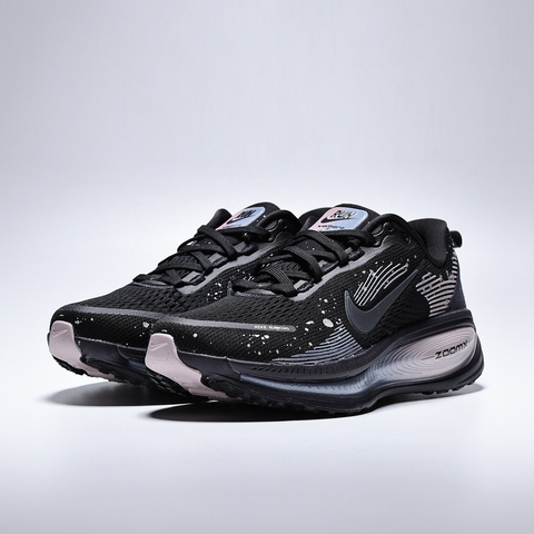 NIKE耐克2025女子W NIKE VOMERO 18 SE跑步HV1779-001