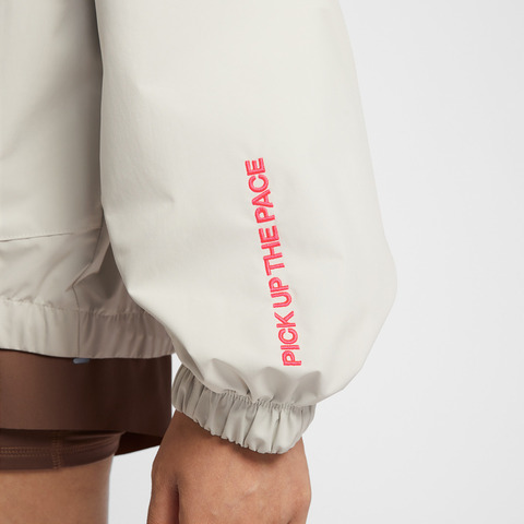 NIKE耐克2025女子AS W NK SWIFT SF JKT GCEL梭织连帽外套IO0251-047