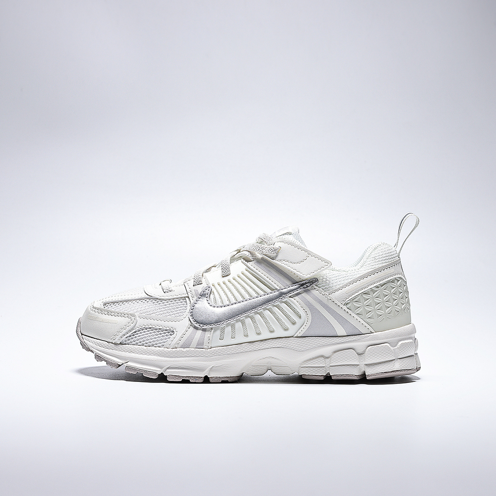 Nike KidsNike Kids2025男小童VOMERO 5 (PS)儿童HF6999-108