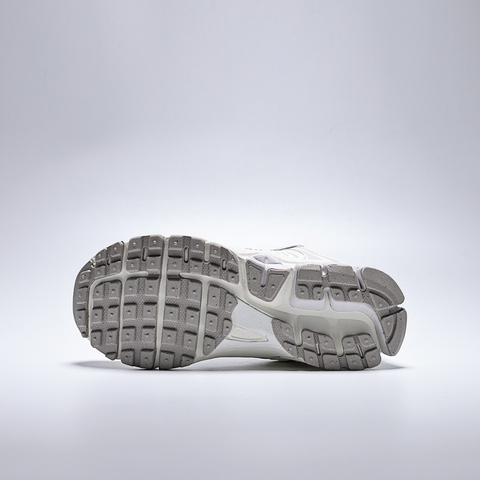 Nike KidsNike Kids2025男大童VOMERO 5 (GS)儿童HF6998-108