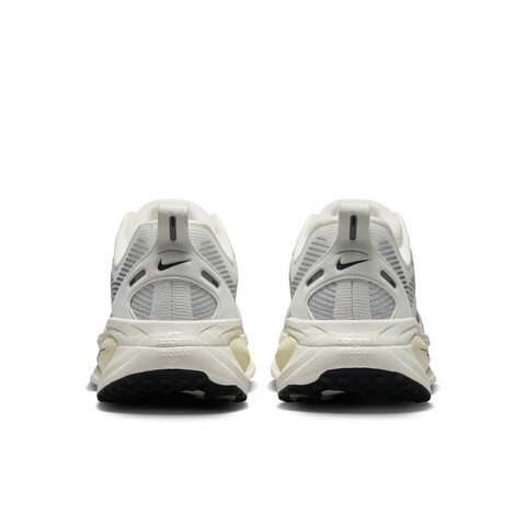 NIKE耐克2025女子W NIKE VOMERO 18跑步HM6804-101
