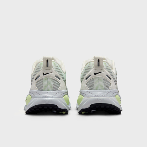 NIKE耐克2025女子W NIKE VOMERO 18跑步HM6804-107