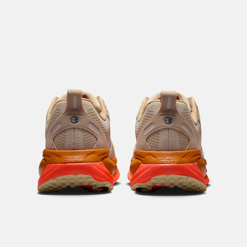 NIKE耐克2025女子W NIKE VOMERO 18跑步IM6702-258