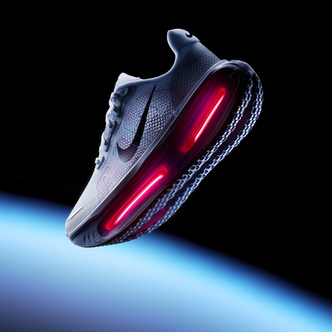 NIKE耐克2025女子W NIKE VOMERO PREMIUM跑步HM5973-400