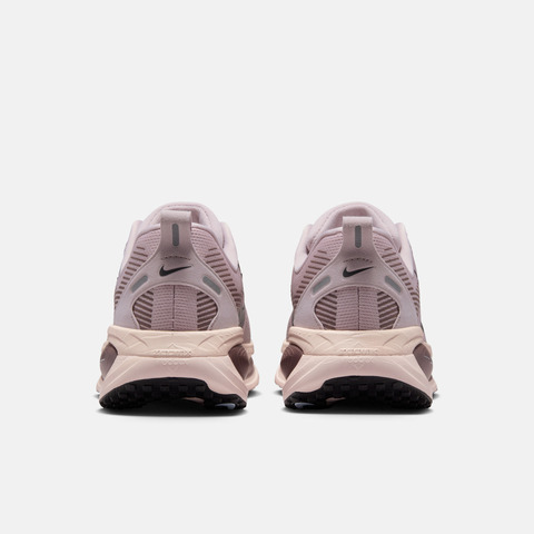 NIKE耐克2026女子W NIKE VOMERO 18跑步HM6804-607