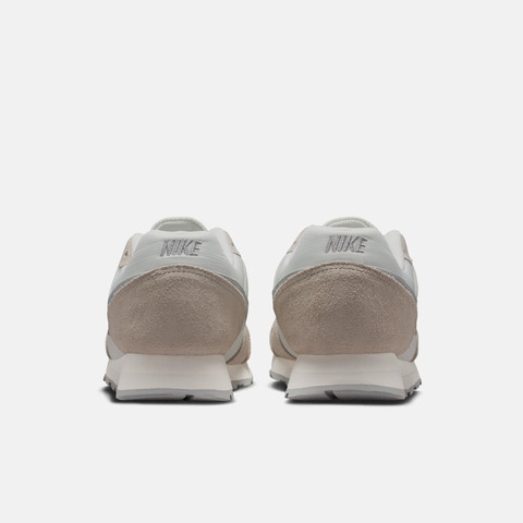 NIKE耐克2026女子WMNS NIKE MD RUNNER 2休闲749869-108