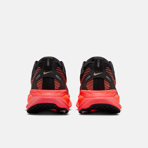 NIKE耐克2026女子W NIKE VOMERO 18跑步HM6804-010