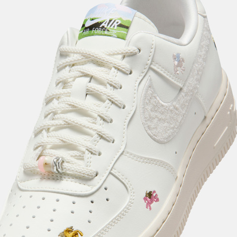 NIKE耐克2026女子WMNS AIR FORCE 1 '07休闲IQ1143-100