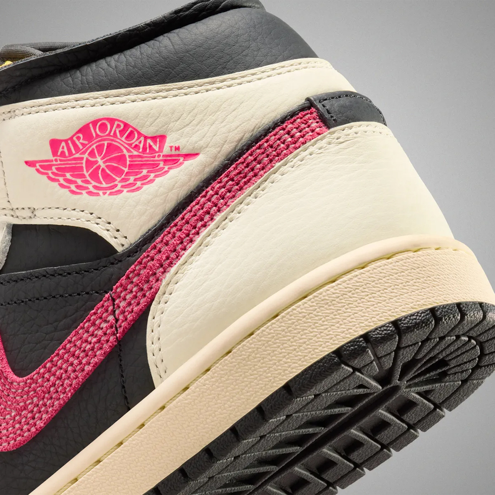 JordanJordan2026女子WMNS AIR JORDAN 1 MID SE EDG乔丹IB7007-107