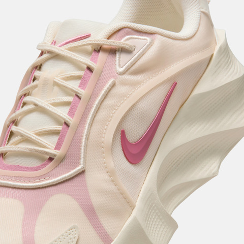 NIKE耐克2026女子WMNS NIKE AURA EDGE休闲HQ7025-100