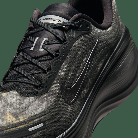 NIKE耐克2026男子NIKE VOMERO PLUS CM跑步IM3985-001