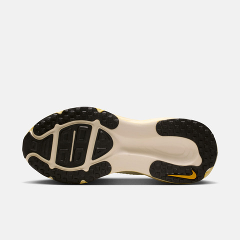 NIKE耐克2026女子W NIKE VOMERO 18跑步IQ1155-101