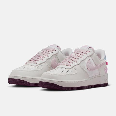NIKE耐克2026女子WMNS AIR FORCE 1 '07休闲IQ4937-161