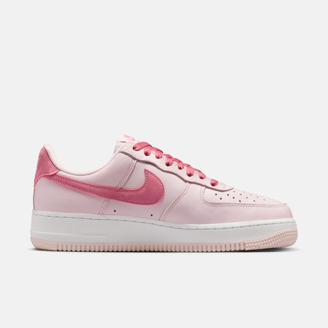 NIKE耐克2026女子W AIR FORCE 1 '07休闲IO8755-600