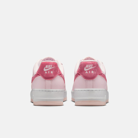NIKE耐克2026女子W AIR FORCE 1 '07休闲IO8755-600