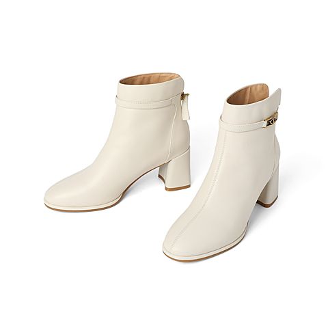 森达2021冬季新款时尚潮流素面通勤休闲粗跟女短皮靴Z0721DD1