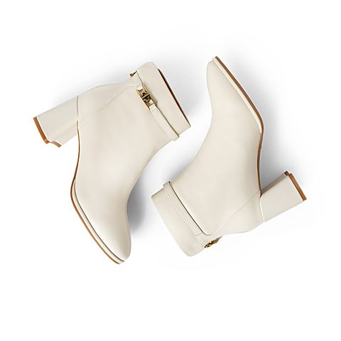 森达2021冬季新款时尚潮流素面通勤休闲粗跟女短皮靴Z0721DD1