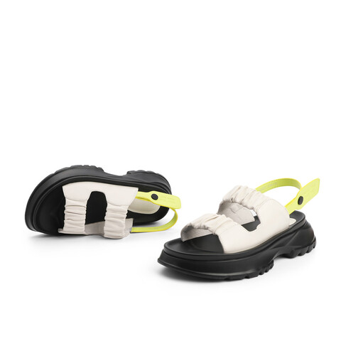 森达运动风沙滩鞋女2022夏新商场同款褶皱厚底休闲凉鞋SAP01BL2