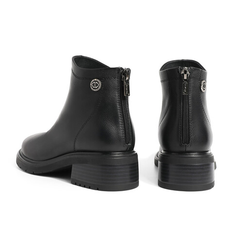 森达潮流时装靴女2022冬季新款商场同款气质休闲短靴SFL01DD2