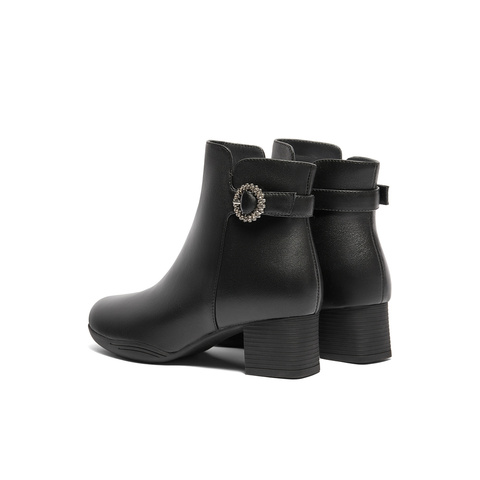 森达时装靴女子年冬商场同款通勤粗跟短皮靴XDY01DD4