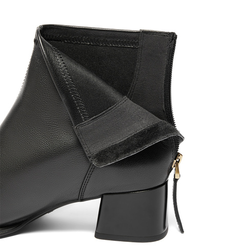 森达时装靴女子年冬商场同款通勤粗跟短皮靴4MH49DD4