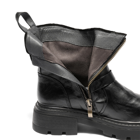 森达时装靴女2025冬新商场同款抓纹皮带扣潮流中筒靴XTJ01DZ5