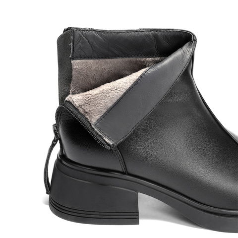 森达休闲靴女2025冬季新款商场同款百搭粗跟短皮鞋XRM01DD5