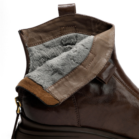 森达休闲靴女2025冬季新款抓纹做旧潮流休闲短皮靴ZTI08DD5