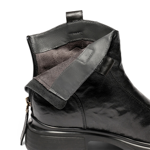 森达休闲靴女2025冬季新款抓纹做旧潮流休闲短皮靴ZTI08DD5